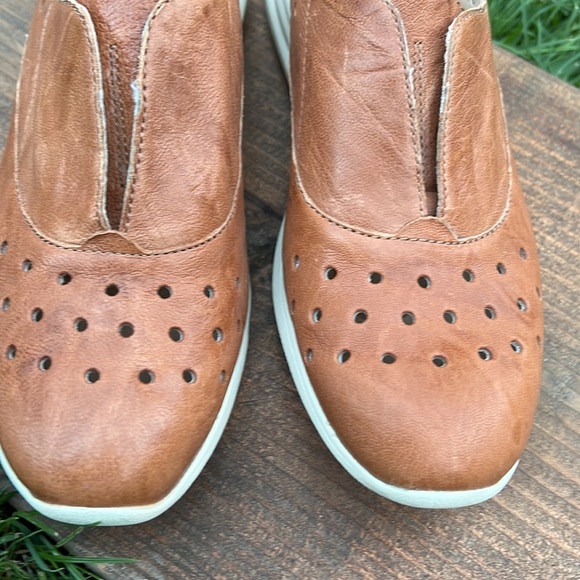 SOFFT BRAND LEATHER SLIP ON SHOES LIGHT BROWN/TAN SIZE 7.5 - Picture 4 of 17